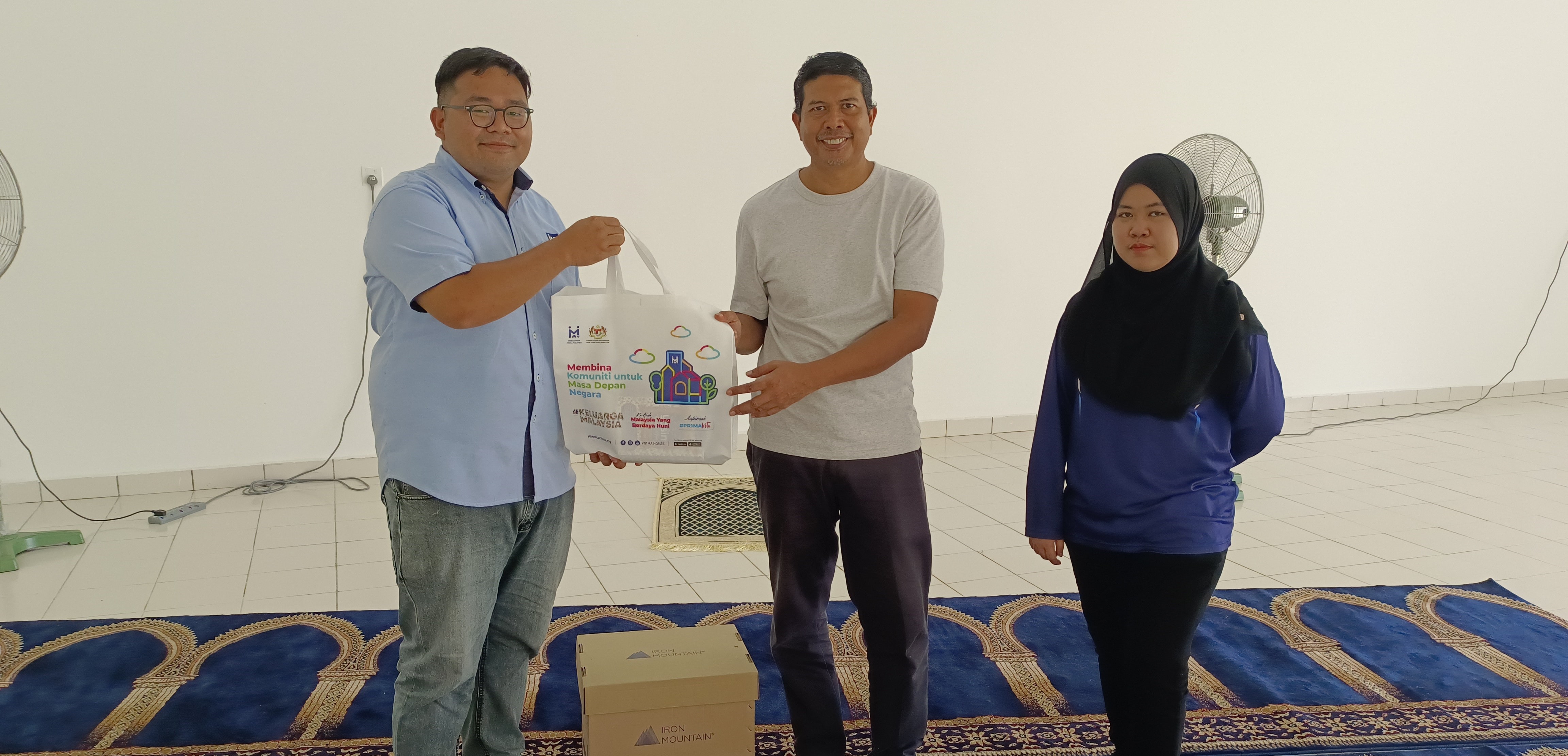 Cover image of Community Past Program: Sumbangan Ramadan – Distribution of Al-Quran and Yasin to Residensi A' Famosa 2, Melaka.