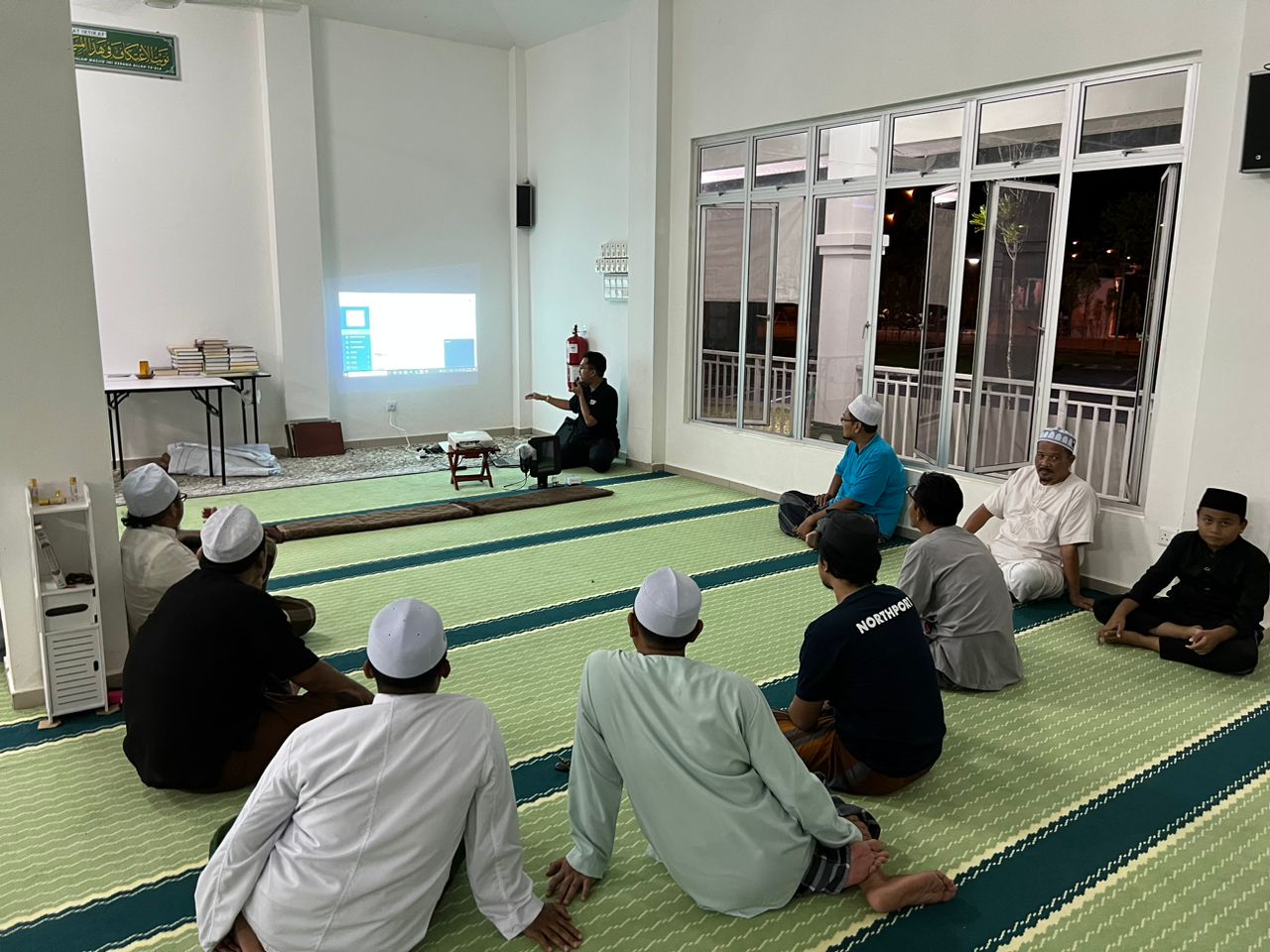 Cover image of Community Past Program: Community Apps – Presentation of Community Apps was conducted at Residensi Lubok Jong, Kelantan.