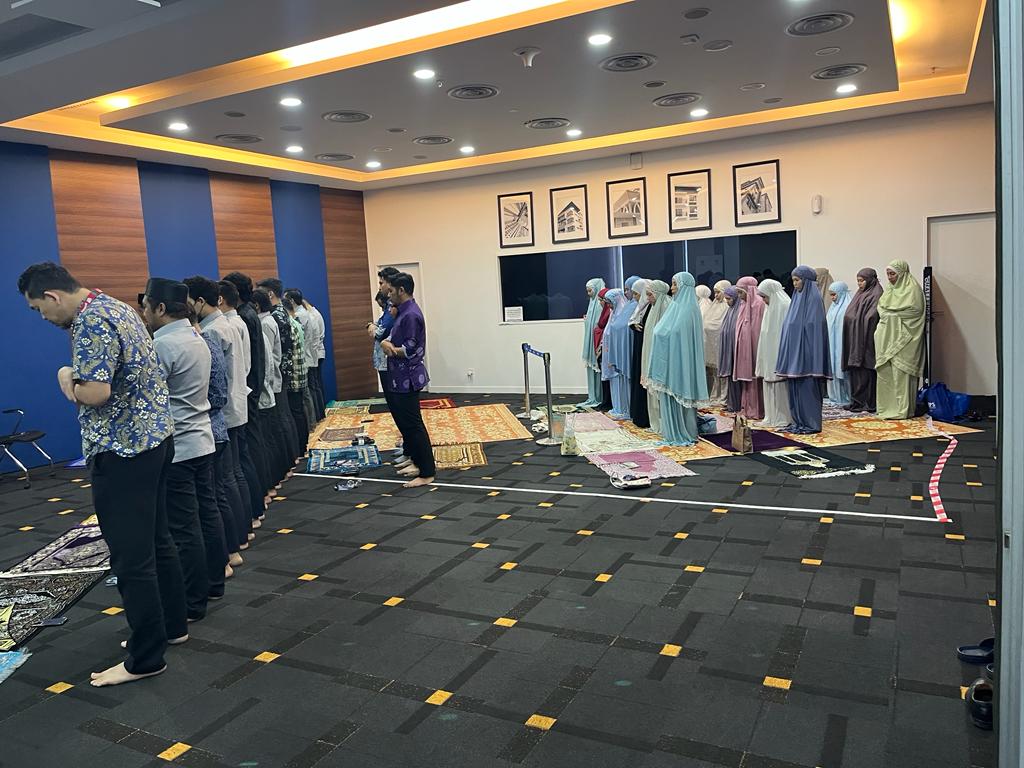 Cover image of Community Past Program: Ramadan Program – Congregational zuhr prayer was held every day throughout the month of Ramadan in PR1MA HQ
