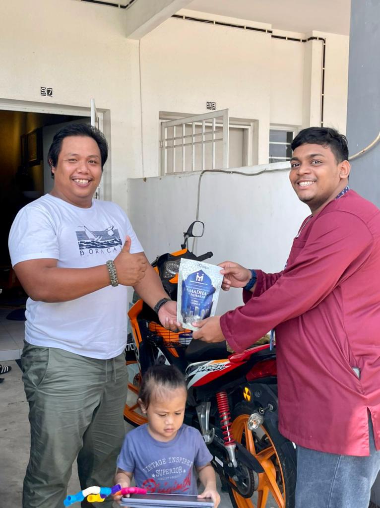 Cover image of Community Past Program: Sumbangan Ramadan – Distribution of Kurma to Residents Bandar Layangkasa, Johor