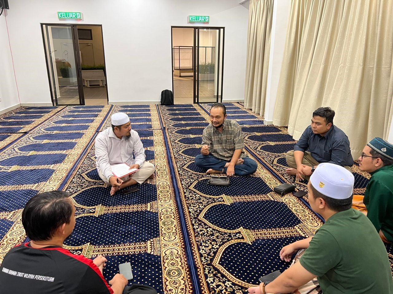 Cover image of Community Past Program: IQRA' Roadshow – IQRA' Roadshow to Residensi Kajang Utama, Selangor has been done to meet with the Surau Committees and instructor to run the IQRA' program.