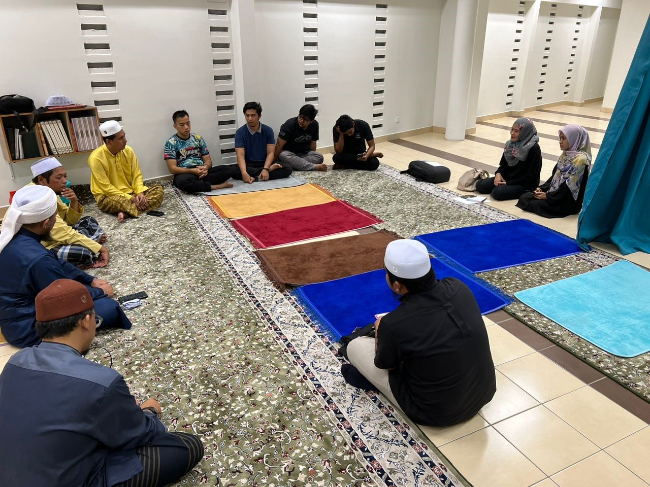 Cover image of Community Past Program: IQRA' Roadshow – IQRA' Roadshow to Residensi Seri Mahkota Maju, Pahang has been done to meet with the Surau Committees and instructor to run the IQRA' program.