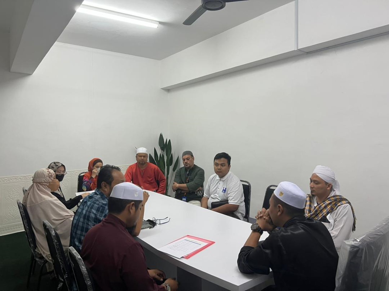 Cover image of Community Past Program: IQRA' Roadshow – IQRA' Roadshow to Residensi Alam Damai, Kuala Lumpur has been done to meet with the Surau Committees and instructor to run the IQRA' program.