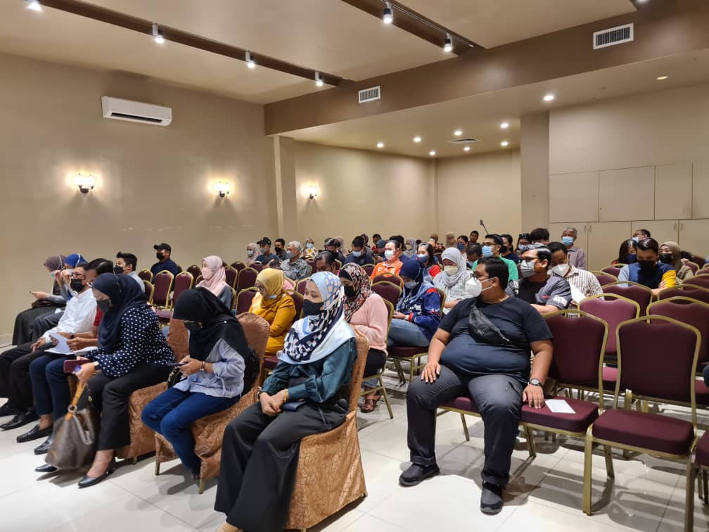 Cover image of Community Past Program: Meeting with Commissioner Of Buildings (COB) – 'Sesi Penerangan Kehidupan Berstrata Bersama COB' was conducted at Residensi A'Famosa, Melaka.