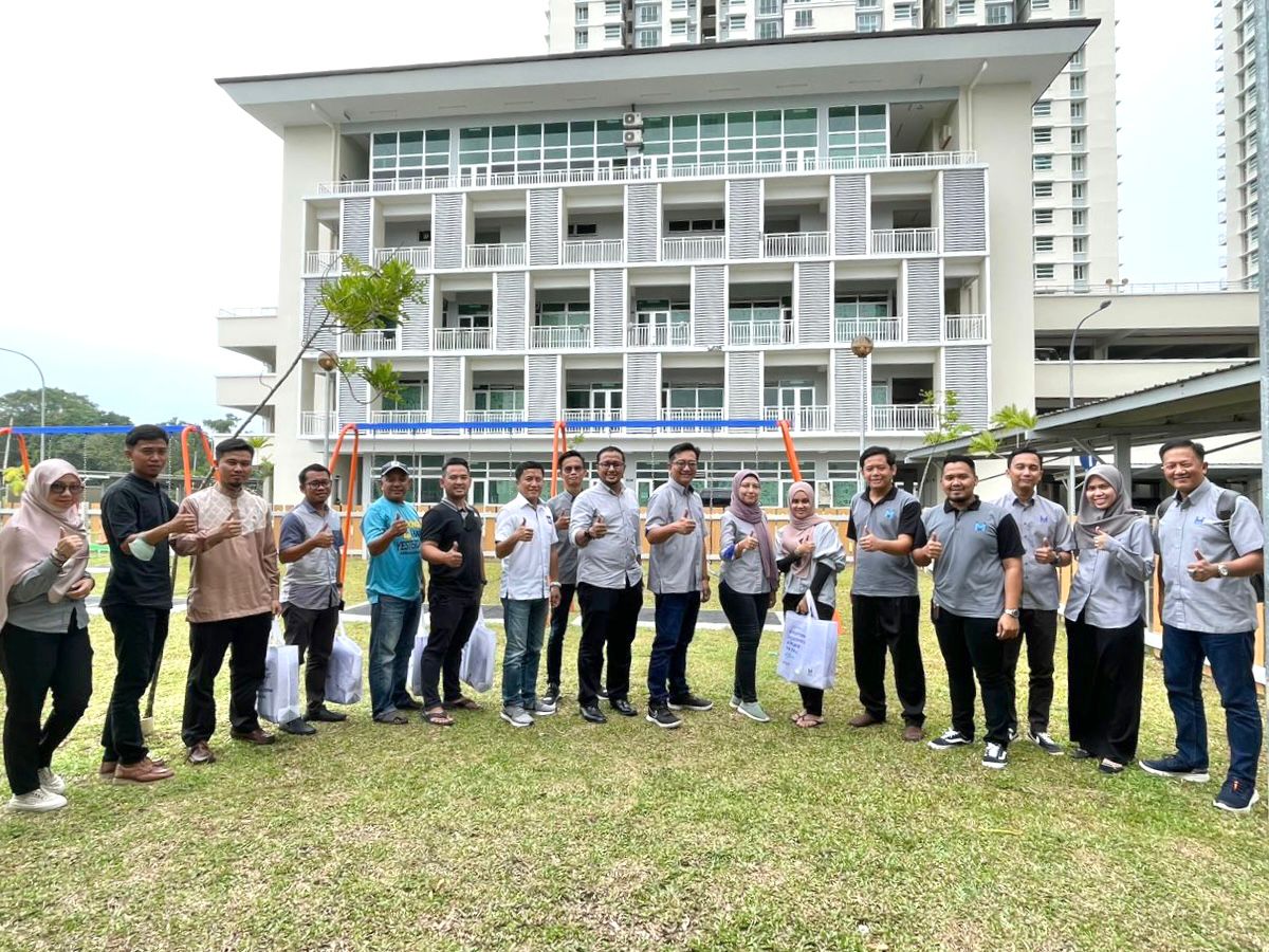 Cover image of Community Past Program: PR1MA Community Coordination (PCC) - Feedback on emerging issues and explanations on community programs were held at Residensi Borneo Cove, Sabah.