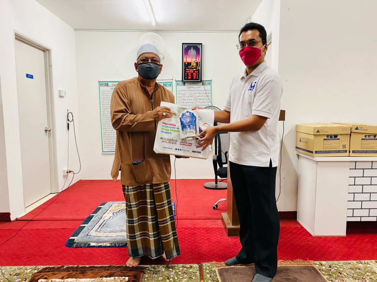 Cover image of Community Past Program: Sumbangan Ramadan – Distribution of Kurma to Residents and Al-Quran for Surau Residensi Tapah, Perak