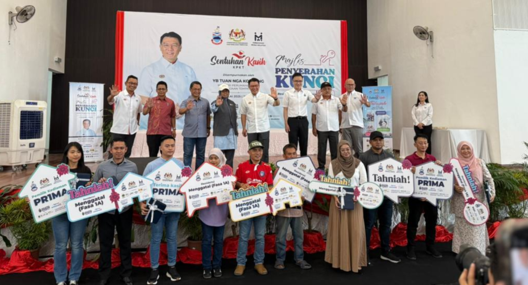 Cover image of Community Past Program: MAJLIS PENYERAHAN KUNCI RESIDENSI MENGGATAL (FASA 1A), SABAH